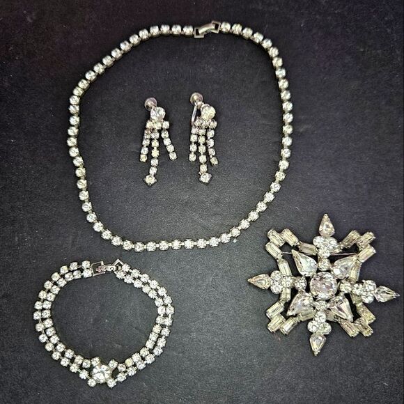 Vintage Parure Clear Rhinestone Jewelry Set Choker Bracelet Earrings Brooch
